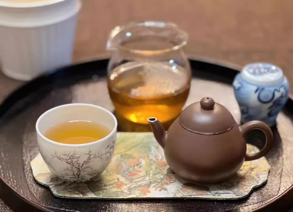 Pu'er tea raw tea seven stars old class chapter aged Pu'er tea cake