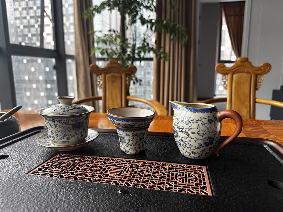 Blue and white Ru kiln kung fu tea set home light luxury high-end ceramic teapot drinking teacup complete set